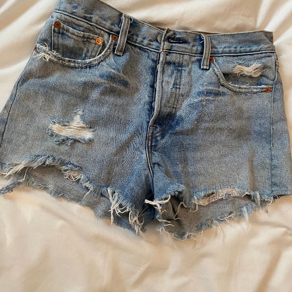 URBAN OUTFITTERS- LEVI HIGH WAISTED DEMIN SHORTS - Picture 4 of 4